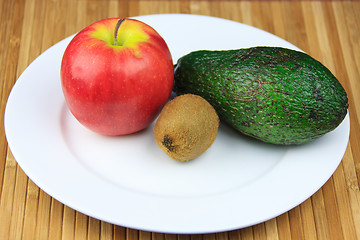 Image showing apple, kiwi and avocado on a plate