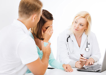 Image showing doctor with patients looking at laptop