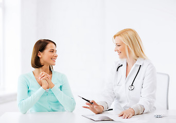 Image showing doctor with patient in hospital