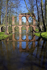 Image showing Aqueduct reflecting in the pool