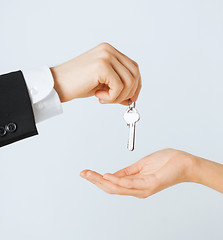 Image showing man and woman with house keys