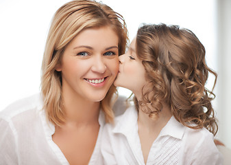 Image showing mother and daughter