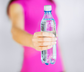 Image showing sporty woman with bottle of water