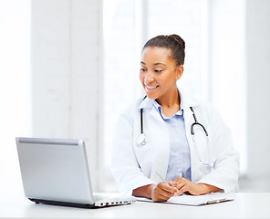 Image showing female doctor with laptop pc