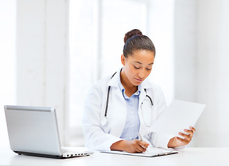 Image showing female doctor with laptop pc