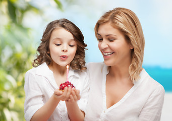 Image showing happy mother and daughter