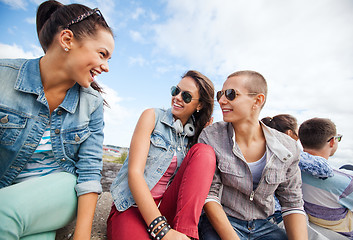 Image showing group of teenagers hanging out