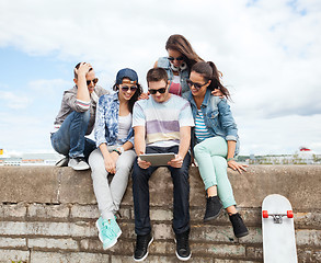 Image showing group of teenagers looking at tablet pc