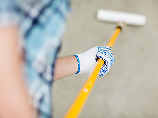 Image showing man colouring the wall with roller