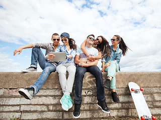 Image showing group of teenagers looking at tablet pc