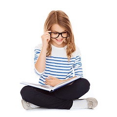 Image showing student girl studying and reading book