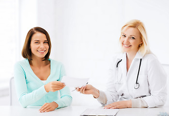 Image showing doctor giving prescription to patient in hospital