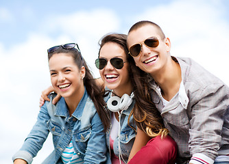 Image showing group of teenagers hanging out