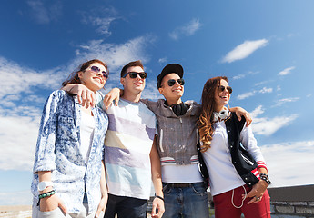 Image showing group of teenagers outside