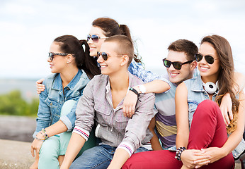 Image showing group of teenagers hanging out