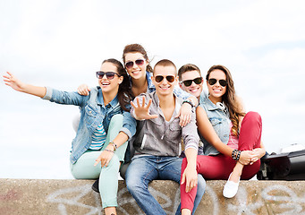 Image showing group of teenagers hanging out