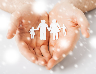 Image showing man hands showing family of paper people