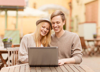 Image showing couple with laptop in cafe