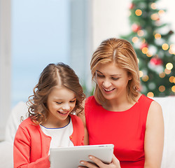 Image showing mother and daughter with tablet pc