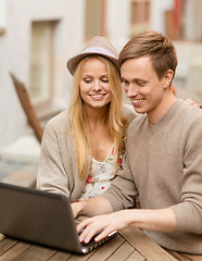 Image showing couple with laptop in cafe