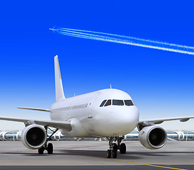 Image showing plane in big airport