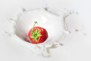 Image showing Strawberry dropped into milk with splash