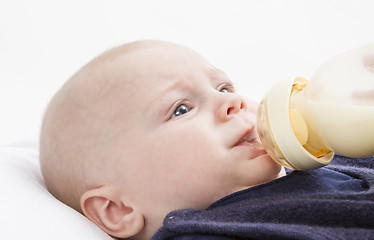 Image showing nursling with milk bottle