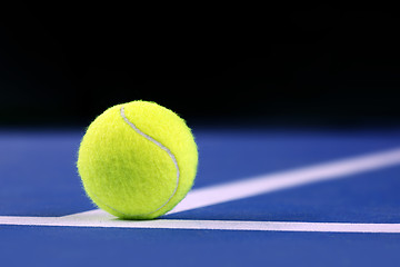 Image showing 	tennis ball on a tennis court