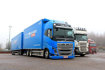 Image showing Blue Volvo FH16 750 Truck