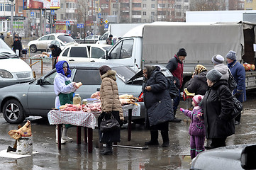 Image showing Agricultural fair. Trade in meat on the street.