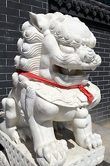 Image showing Chinese Imperial Lion Statue 