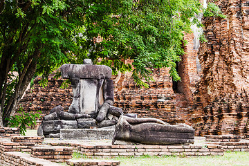 Image showing Broken buddha at Ayuttaya, Thailand