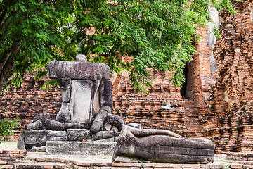 Image showing Broken Buddha at Ayuttaya, Thailand