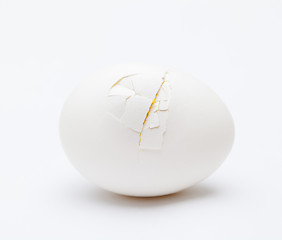 Image showing Cracked white egg