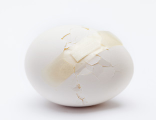 Image showing Cracked white egg