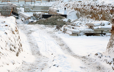 Image showing Laying the foundation in the pit.