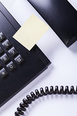 Image showing memo post it message on telefone in office 