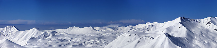 Image showing Panoramic view on snowy plateau and slopes for freeriding at nic