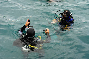 Image showing scuba divers scuba dive in sea