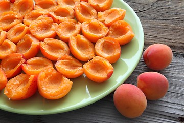 Image showing Apricots