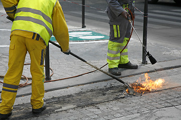 Image showing Burning old paint