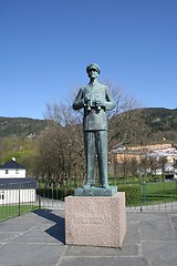 Image showing Statue of King Håkon VII of Norway