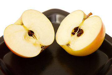 Image showing two halves of an apple