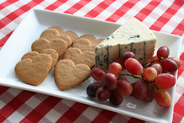 Image showing Gingerbread , cheese and grapes