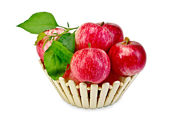 Image showing Apples fresh red in a wooden basket