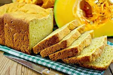 Image showing Bread homemade pumpkin on a green napkin