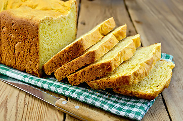 Image showing Bread yellow on a green napkin