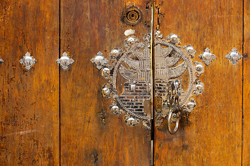 Image showing Metallic door knob with wooden door