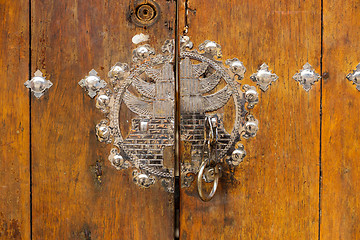 Image showing Metallic door knob with wooden door