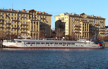 Image showing Restaurant on water deborkader